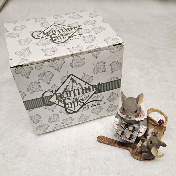 CHARMING TAILS Collectibles Division You Bake Me Happy Figurine Fitz And Floyd - Picture 2 of 11